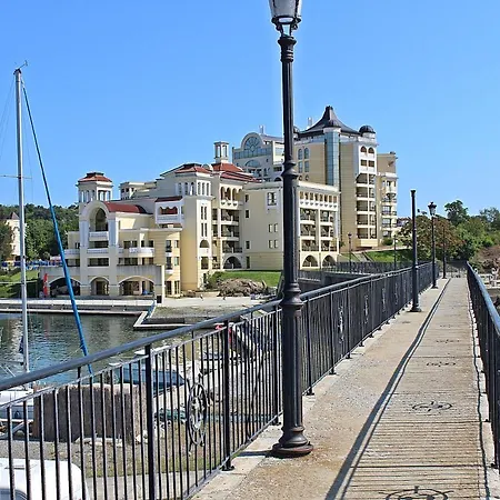 Здравен курорт Duni Marina Royal Palace